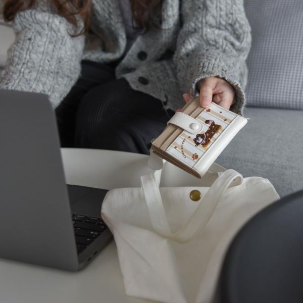 【一眼就心動】多巴胺刺繡貓咪短夾錢包 