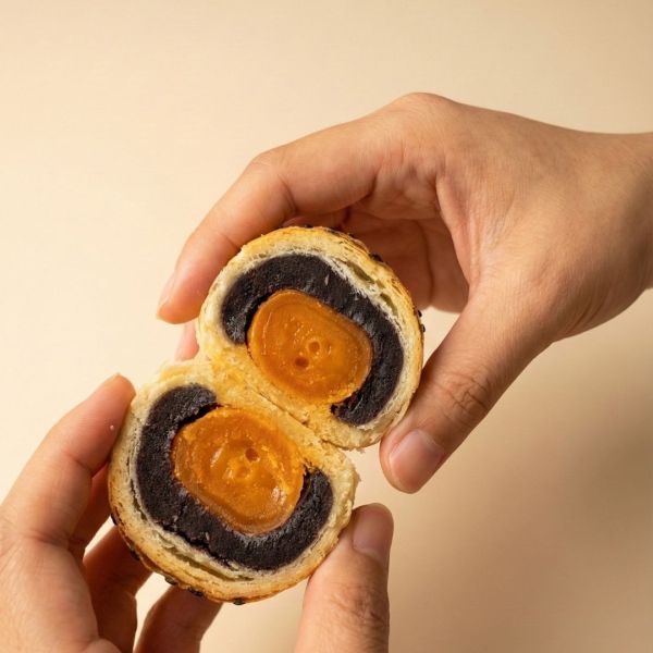 新年限定 醞月禮盒 酒香蛋黃酥,蛋黃酥禮盒,新年禮盒,過年送禮,屏東紅土鹹蛋黃,金門58度高粱,法國 AOP 奶,烏豆沙蛋黃酥,不加水蛋黃酥,新年限定蛋黃酥