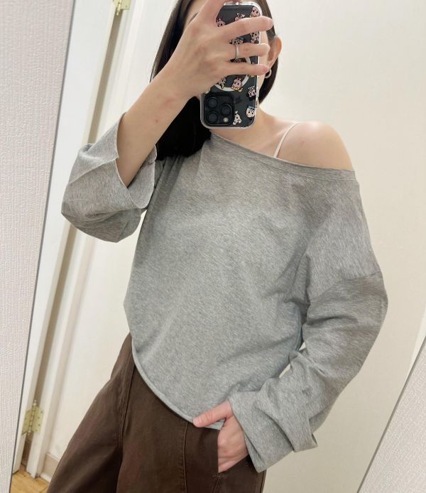 斜肩短版上衣 斜肩上衣