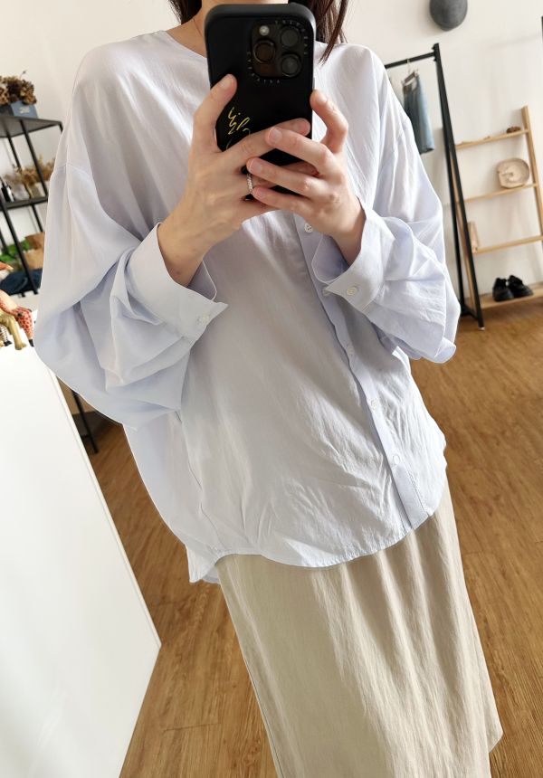 後開衩圓領襯衫 薄襯衫