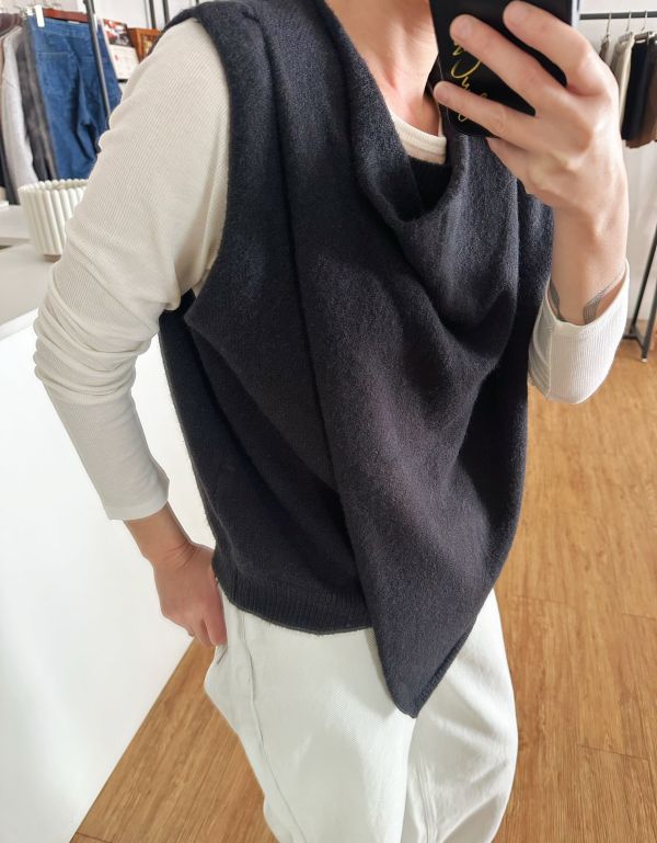 垂墜領造型毛背心 毛料背心