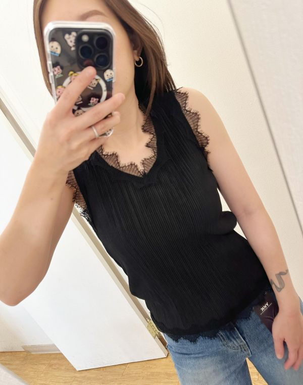 Ｖ領蕾絲背心 蕾絲背心
