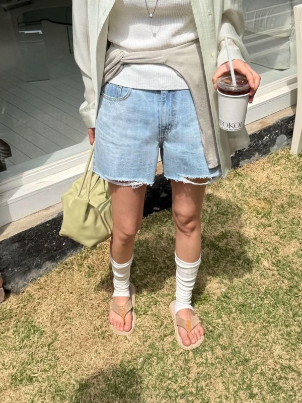 淺藍牛仔短褲 牛仔短褲