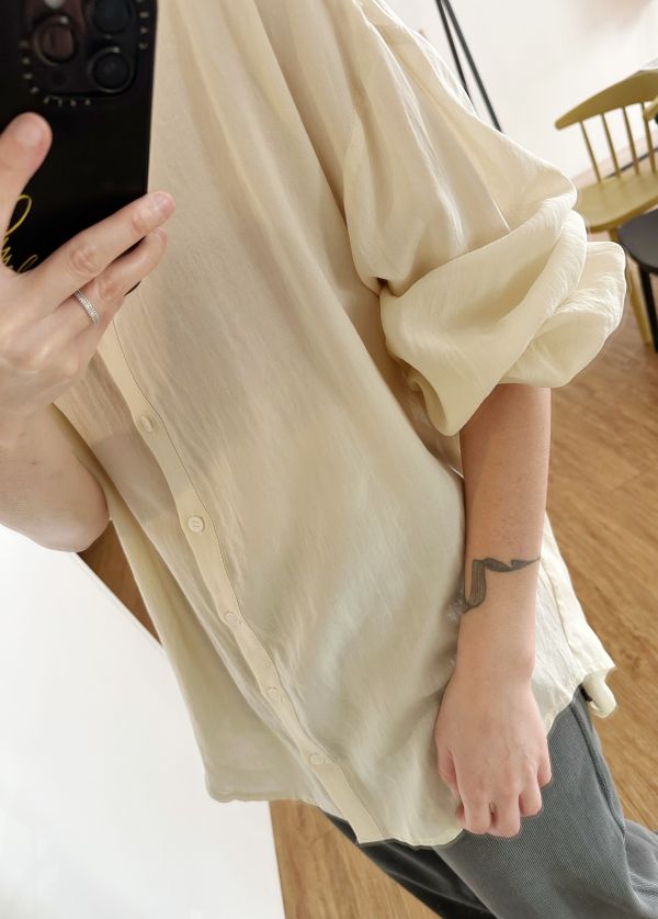 後開衩圓領襯衫 薄襯衫