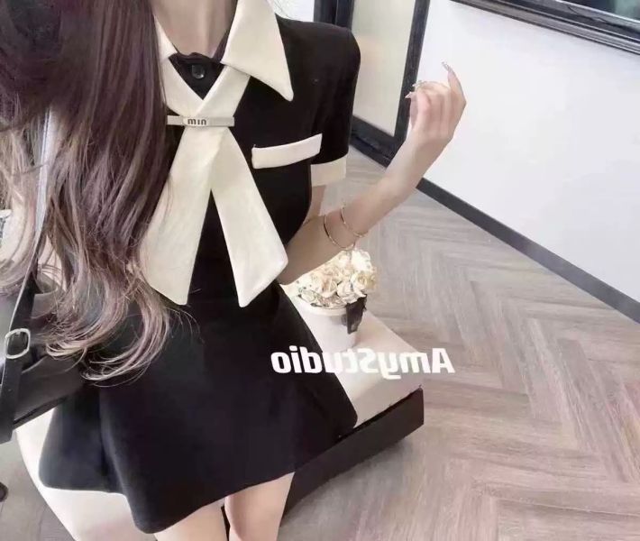 學院風連衣裙 