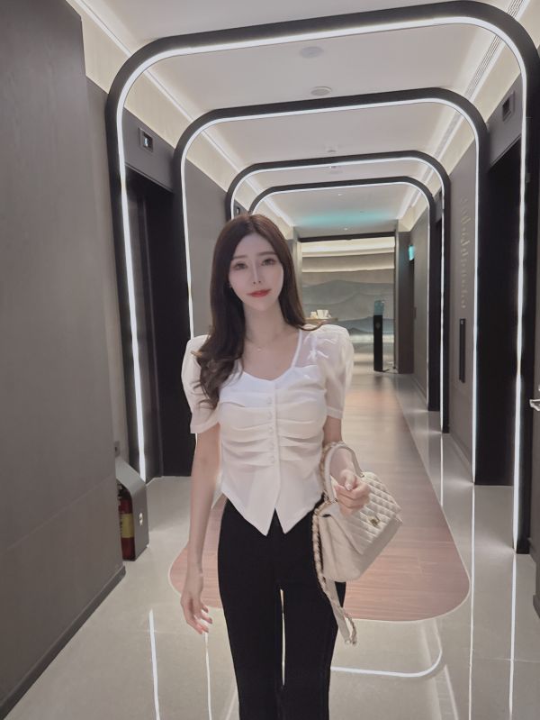 法式澎袖上衣 