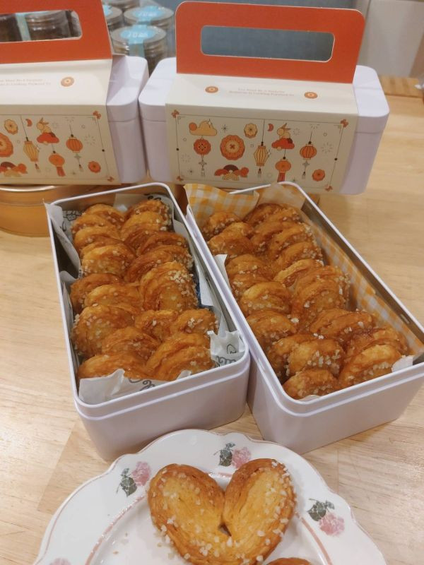 蝴蝶酥長鐵盒  歡迎至臉書討論訂購喔 
