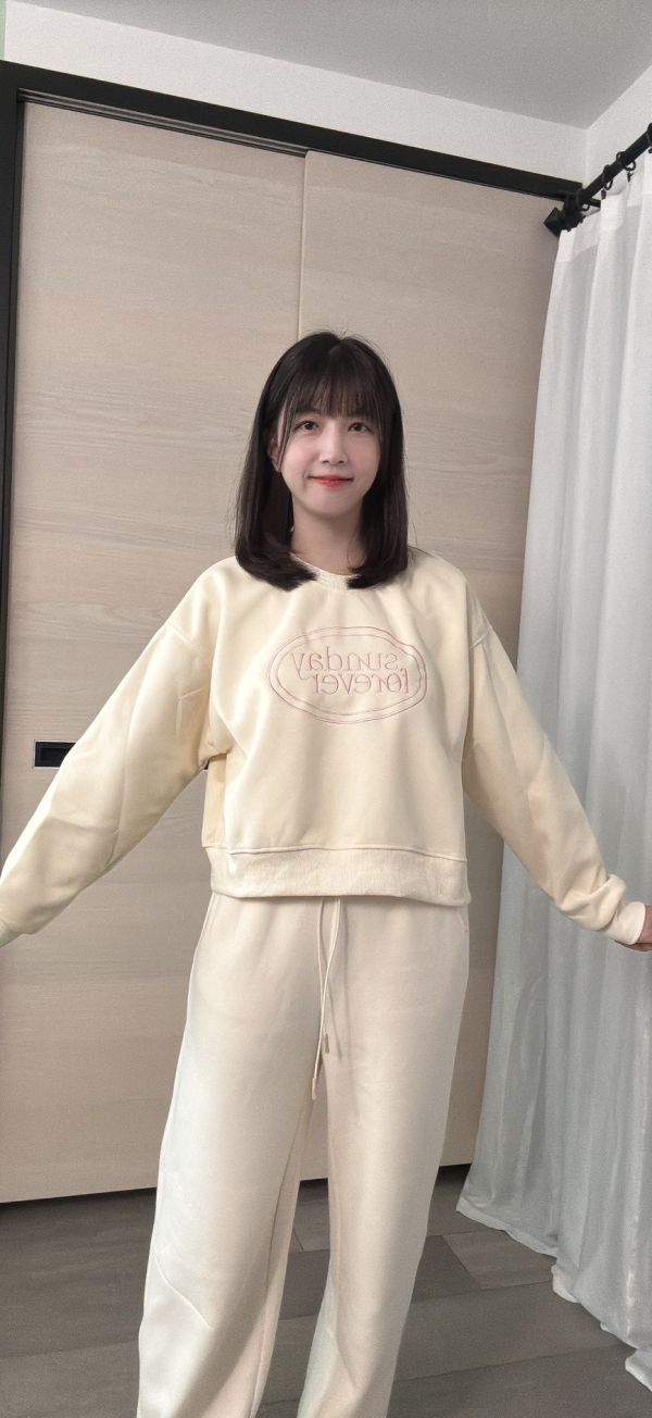 Sunday forever短版刺繡上衣 