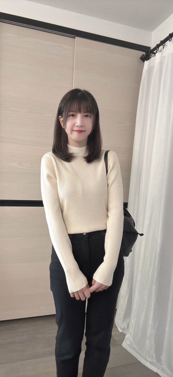 微高領素色羊絨針織衫 