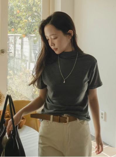 微高領人造絲彈性上衣 