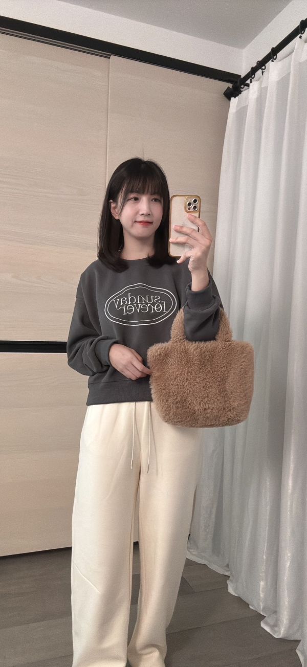 Sunday forever短版刺繡上衣 