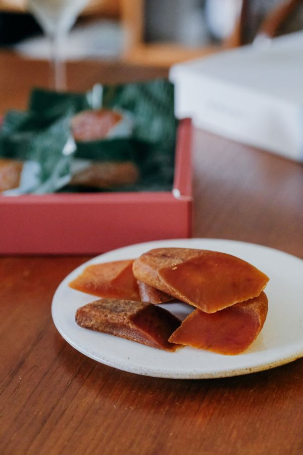 八兩等級超厚切一口吃【尊榮野生烏魚子禮盒】300g 烏魚子,野生烏魚子,過年送禮,海鮮,豊賀大酒家,宅涮涮鍋,鏡週刊,發大財,烏金,台南,厚切,一口吃,即食包裝,禮盒,袋裝,阿堯,王瑞瑤,必備料理,合興糕糰店,杜甲,杜甲八味粉,片裝禮盒,五兩,六兩,八兩頂級