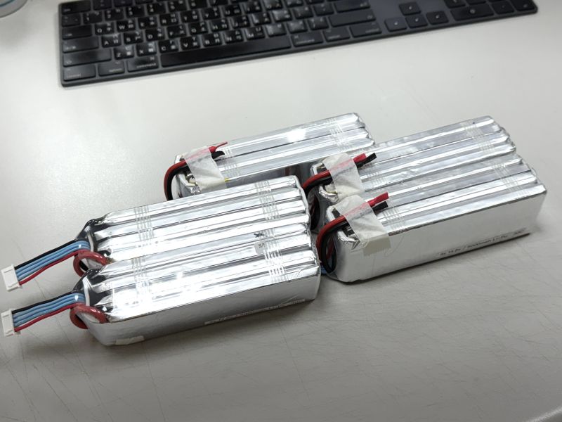 二手電池 4s 14.8v / 5000mah 30C 放電性能正常、輕微膨脹、無損傷、不含插頭 
