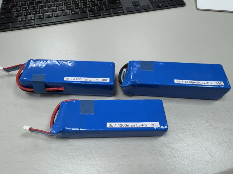 二手電池 3s 11.1v / 4200mah 30C 放電性能正常、無膨脹、無損傷、不含插頭 