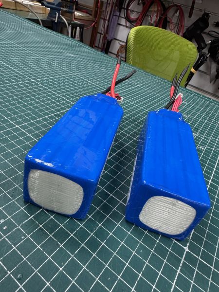 二手品出清 Li-Po 6s-4000mah 30C 三元鋰電池 低放電平台 放電特性超穩定 可放電到3.5v  使用不到10趟飛行，無暴力飛行使用過 