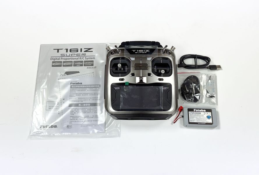 FUTABA 16IZsuper 極新二手品 9.99 成新品無接收 開機僅一小時學習認識功能 沒有裝機設定過 老闆升級遙控器出售再送螢幕保護貼 輸入商品編號享免運 