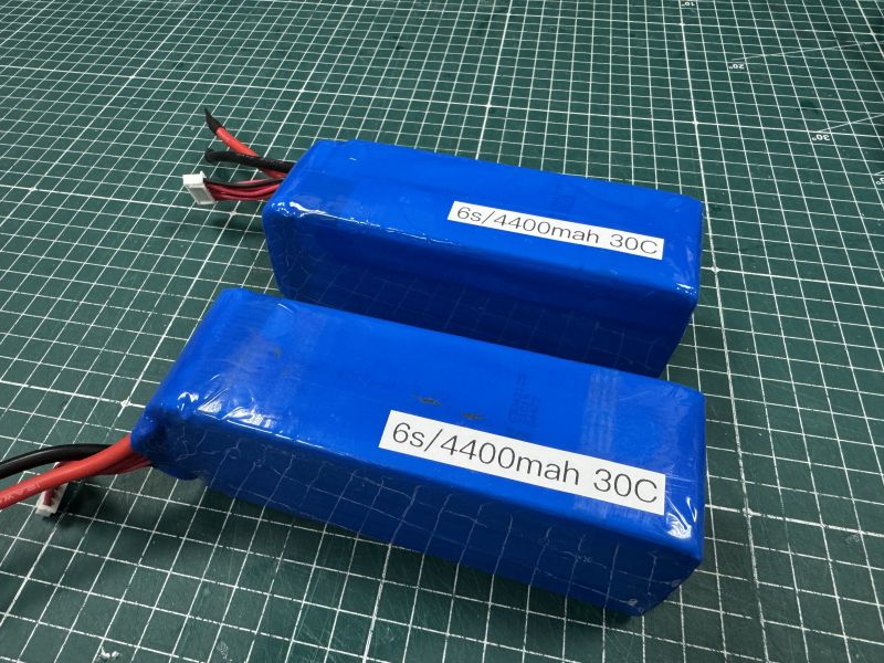 二手品出清 Li-Po 6s-4000mah 30C 三元鋰電池 低放電平台 放電特性超穩定 可放電到3.5v  使用不到10趟飛行，無暴力飛行使用過 
