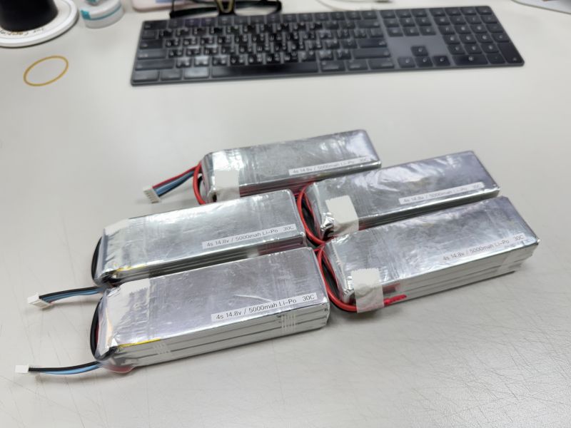 二手電池 4s 14.8v / 5000mah 30C 放電性能正常、輕微膨脹、無損傷、不含插頭 
