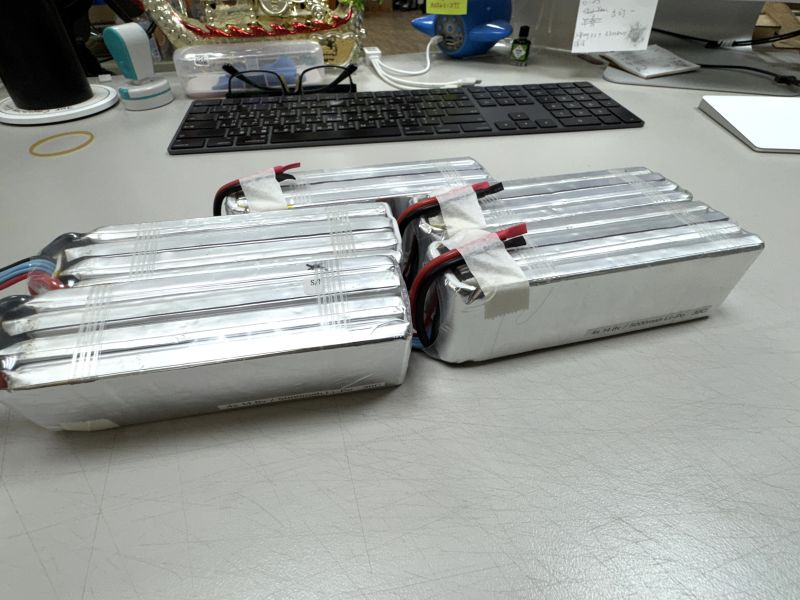 二手電池 4s 14.8v / 5000mah 30C 放電性能正常、輕微膨脹、無損傷、不含插頭 