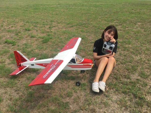 Futaba Skyleaf Classic 50E 高翼特技飛機 