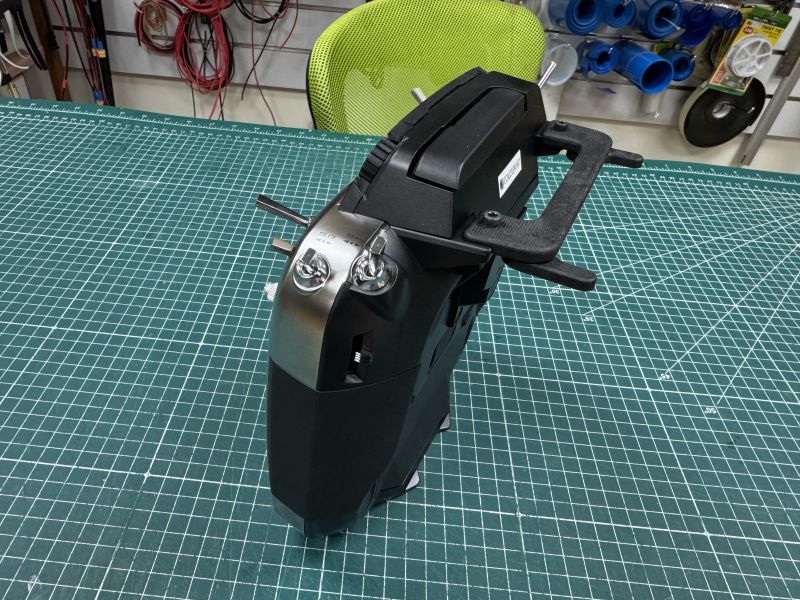 二手品 FUTABA T16IZsuper 9.99 成極新航模用遙控器 僅開機幾分鐘 老闆升級遙控器 空機 裸機 無接收機、包裝盒和所有配件 已升級最新版本 全機無傷痕 