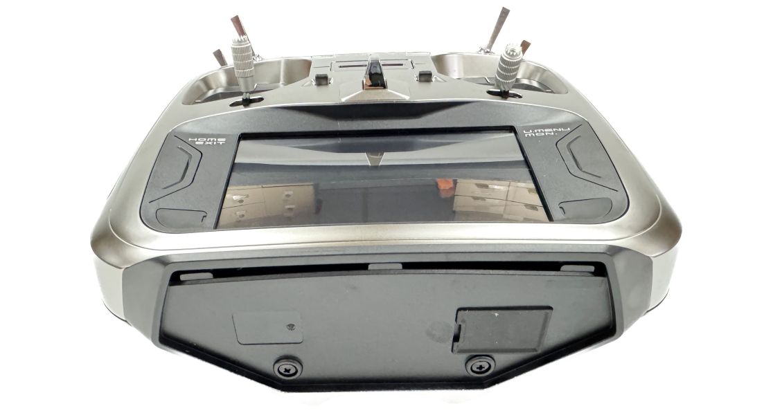 FUTABA 16IZsuper 極新二手品 9.99 成新品無接收 開機僅一小時學習認識功能 沒有裝機設定過 老闆升級遙控器出售再送螢幕保護貼 輸入商品編號享免運 