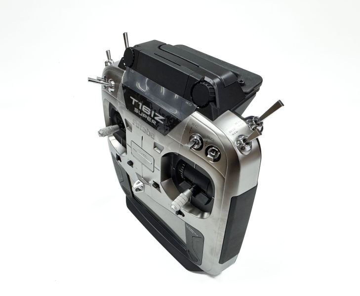 FUTABA 16IZsuper 極新二手品 9.99 成新品無接收 開機僅一小時學習認識功能 沒有裝機設定過 老闆升級遙控器出售再送螢幕保護貼 輸入商品編號享免運 