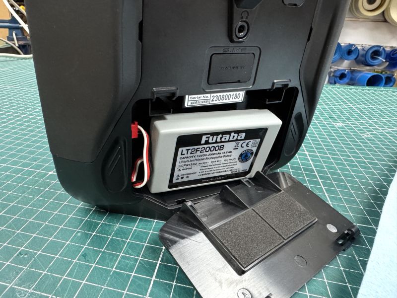 二手品 FUTABA T16IZsuper 9.99 成極新航模用遙控器 僅開機幾分鐘 老闆升級遙控器 空機 裸機 無接收機、包裝盒和所有配件 已升級最新版本 全機無傷痕 