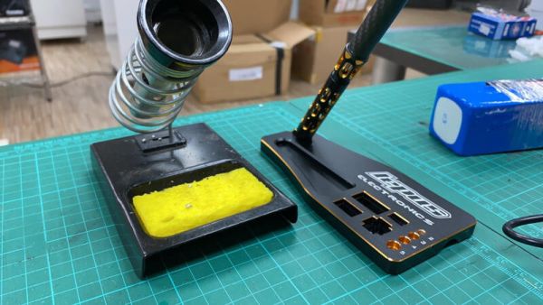 Lepus 電子感應式恆溫烙鐵 急速升溫最高420度C 交直流雙用 碳纖維握把鋁合金結合座 省電安全 