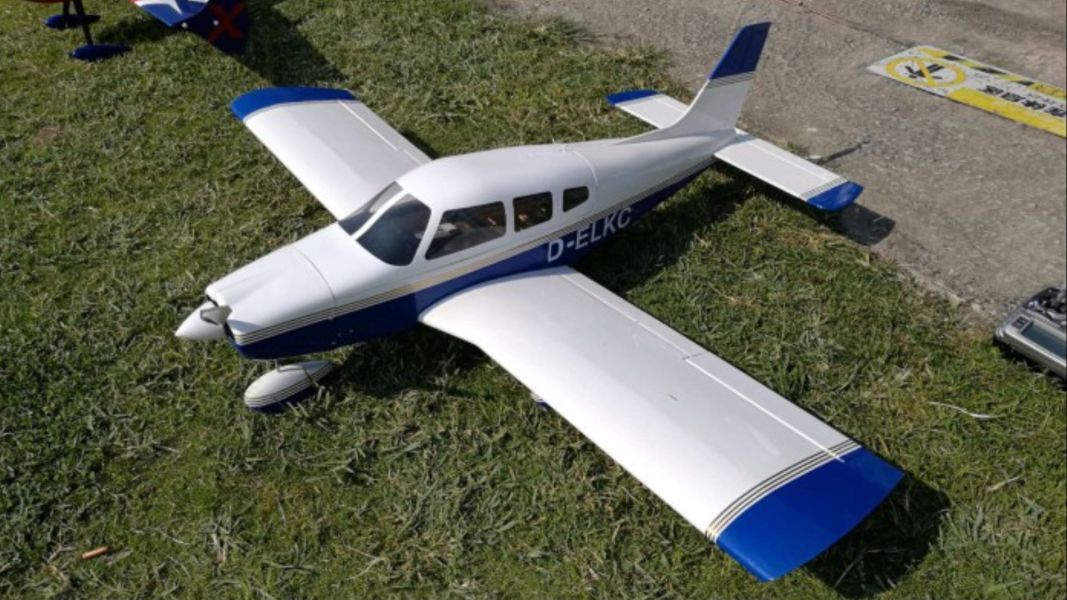 PA-28 50E 電動像真飛機 ARF 空機 