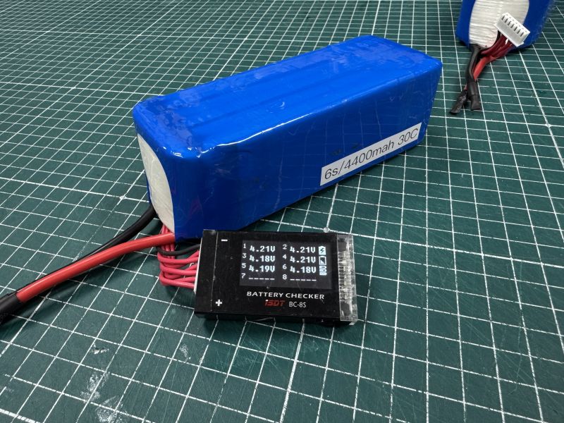 二手品出清 Li-Po 6s-4000mah 30C 三元鋰電池 低放電平台 放電特性超穩定 可放電到3.5v  使用不到10趟飛行，無暴力飛行使用過 