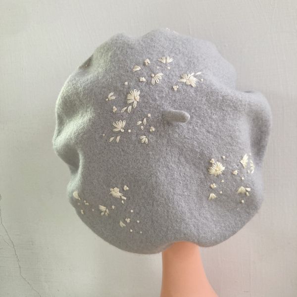 繁花 刺繡羊毛貝蕾帽 淺灰色 