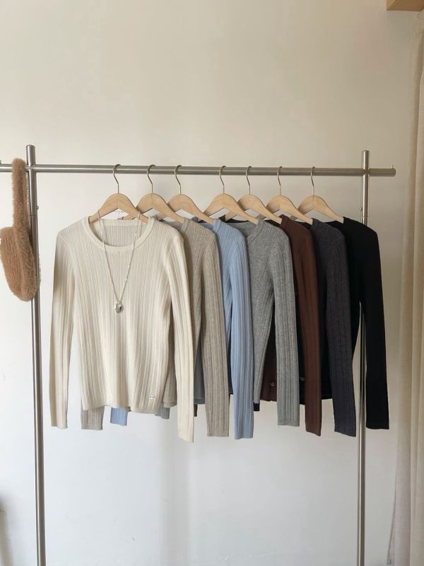 版型超好～純色打底針織上衣 