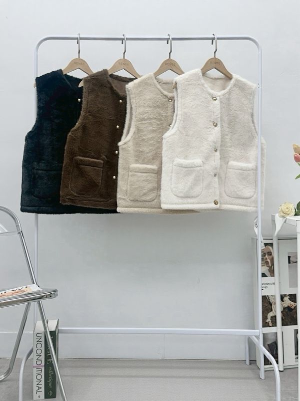 軟綿綿兔毛家金釦背心 