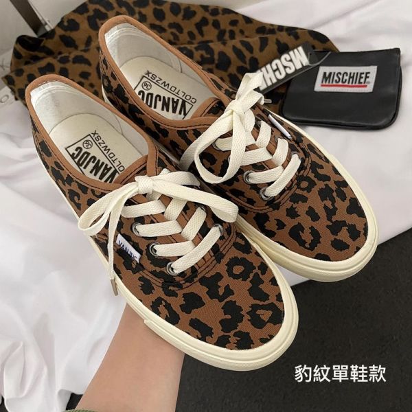 ［好穿推薦］偏大一號 35-40 豹紋懶人帆布鞋 #韓式鞋款 #韓式鞋款
厚底鞋
#增高鞋
#休閒運動鞋
#時尚鞋子
#東大門時尚
#鞋子設計
#舒適鞋款
#潮流運動鞋
#韓國流行