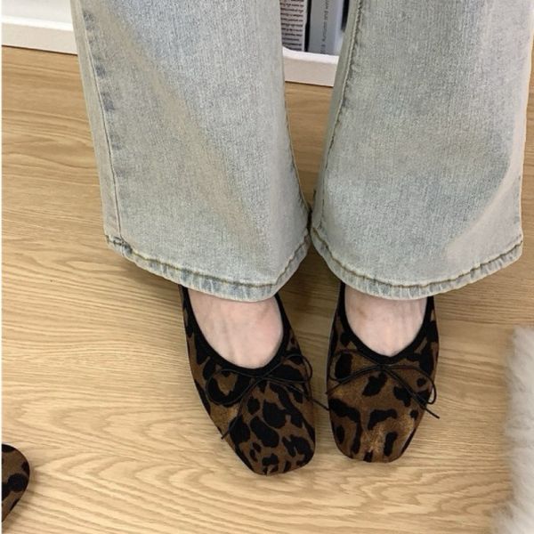 低奢細緻坑紋絨面豹紋平底.內增高.半拖鞋懶人鞋三款 美人鞋窩～2024秋冬新款｜低奢細緻坑紋絨面豹紋平底.內增高.半拖鞋懶人鞋三款｜小圓頭平底鞋 方頭平底鞋~grace人氣