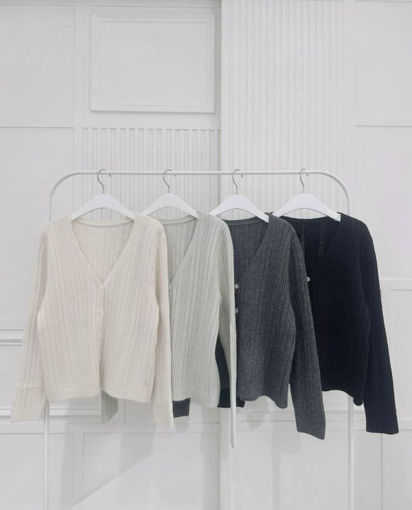 2粗4細坑條 針織外套 