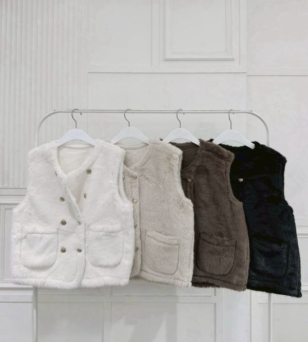 雙排金釦柔毛背心 