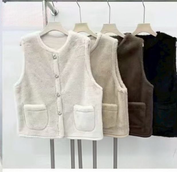 軟綿綿兔毛家金釦背心 