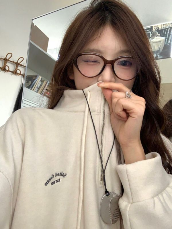 刺繡半拉鍊衛衣 