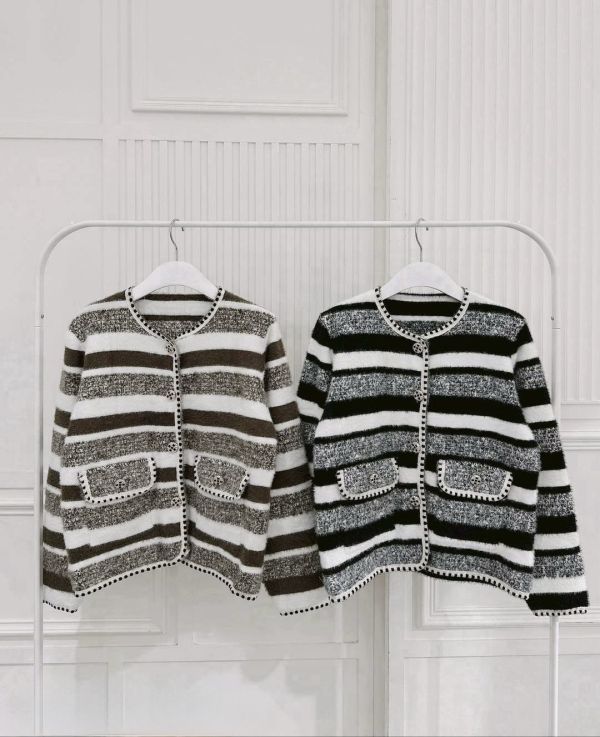 十宇釦虛線邊鬚鬚外套 