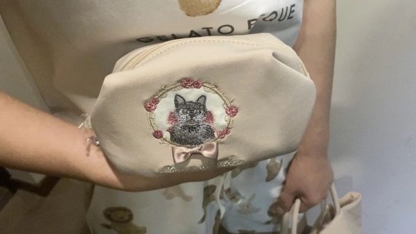 日本貴婦品牌貓咪刺繡化妝包 