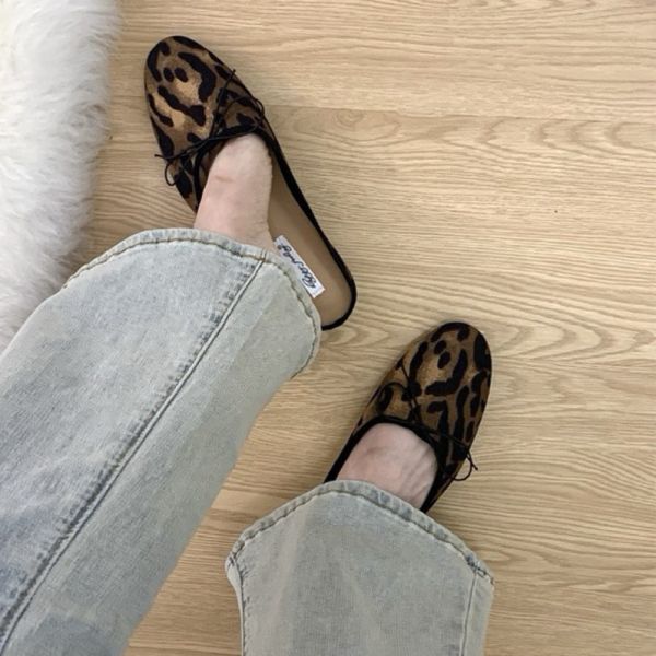 低奢細緻坑紋絨面豹紋平底.內增高.半拖鞋懶人鞋三款 美人鞋窩～2024秋冬新款｜低奢細緻坑紋絨面豹紋平底.內增高.半拖鞋懶人鞋三款｜小圓頭平底鞋 方頭平底鞋~grace人氣