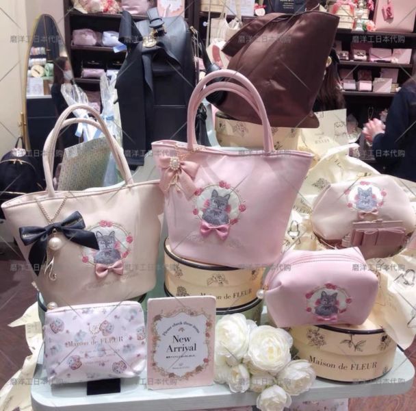 日本貴婦品牌貓咪刺繡化妝包 