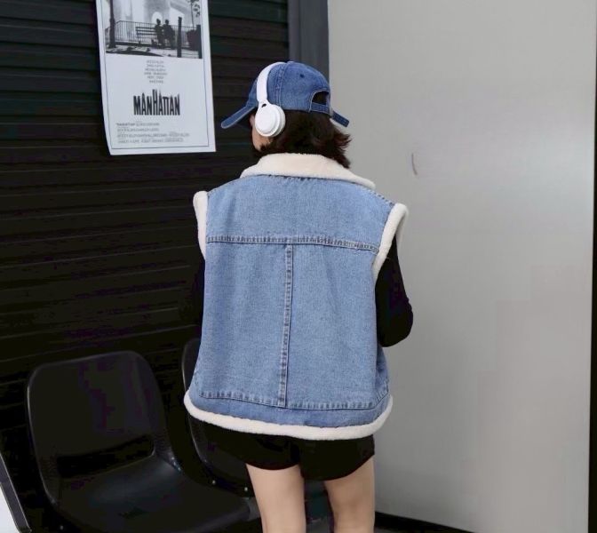 拼接牛仔刷毛背心 