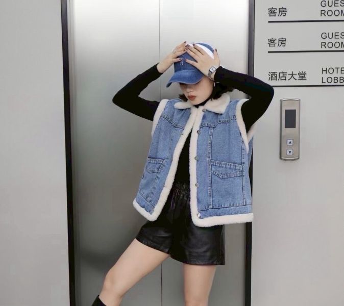 拼接牛仔刷毛背心 