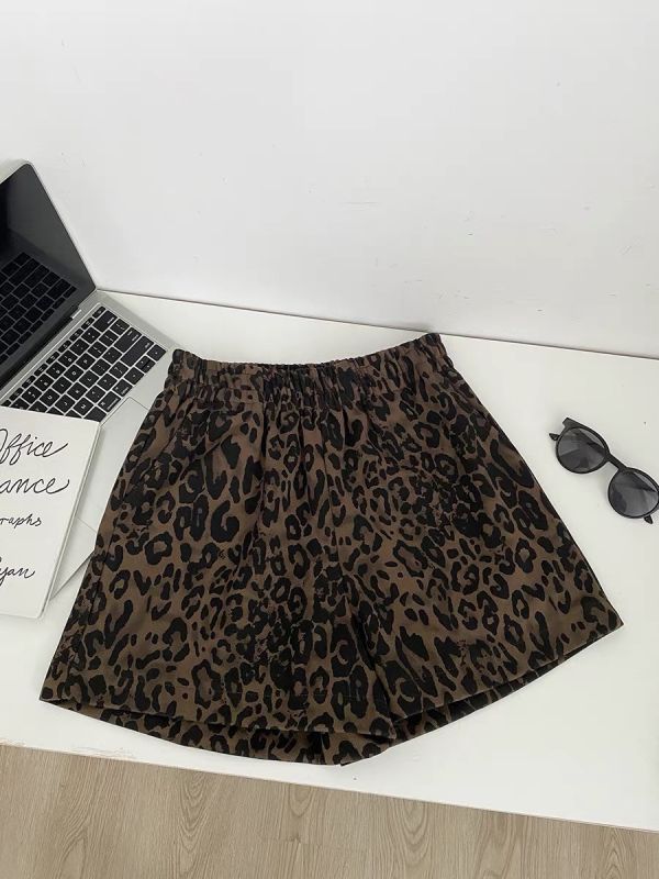 鬆緊腰 麂皮豹紋短褲 
