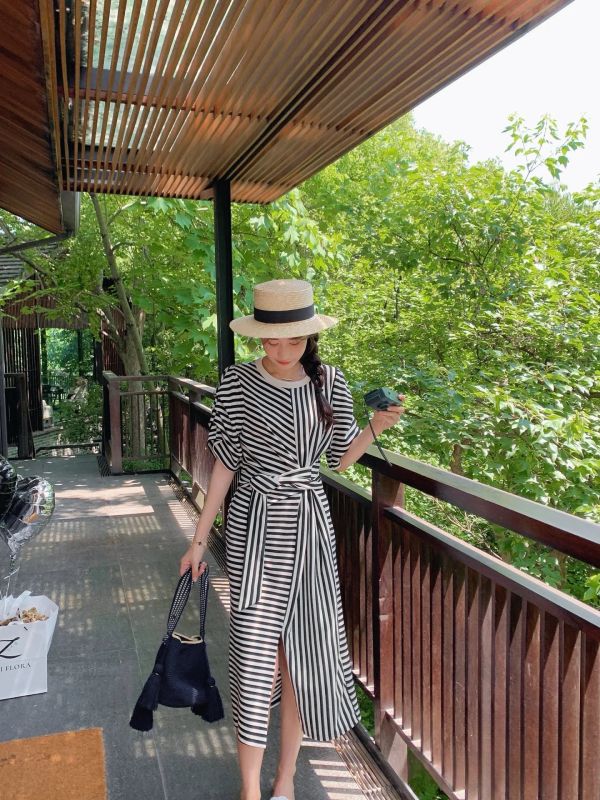 韓系下擺開杈側綁帶洋裝 韓國女裝,東大門服裝,流行穿搭,美人鞋窩,小個子穿搭,好看又平價,直播連線,現貨,
實體店鋪
