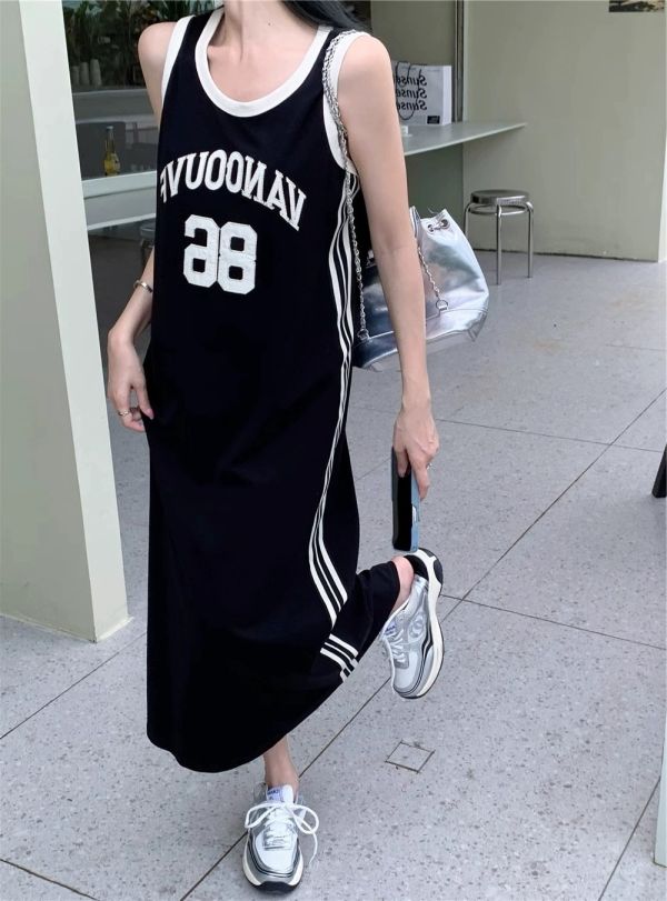 美式運動風字母洋裝 韓國女裝,東大門服裝,流行穿搭,美人鞋窩,小個子穿搭,好看又平價,直播連線,現貨,
實體店鋪