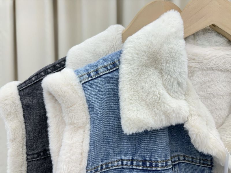 拼接牛仔刷毛背心 